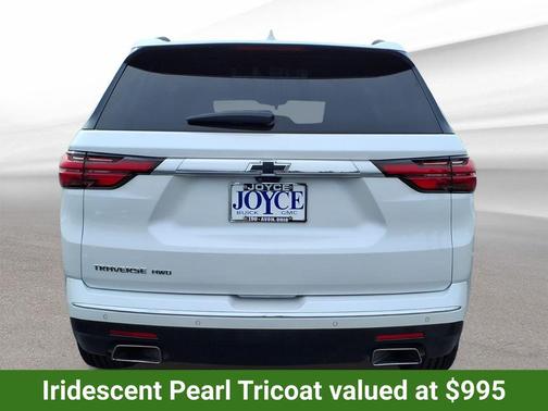Iridescent Pearl Tricoat 2022 Chevrolet Traverse High Country