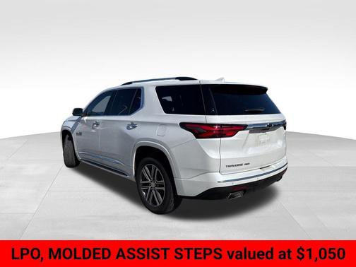Iridescent Pearl Tricoat 2022 Chevrolet Traverse High Country