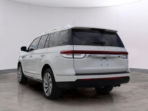 White Metallic 2024 Lincoln Navigator Premiere
