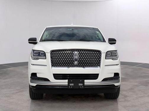 White Metallic 2024 Lincoln Navigator Premiere
