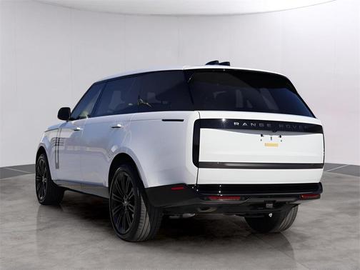 2025 Land Rover Range Rover P400 SE 7 Seat