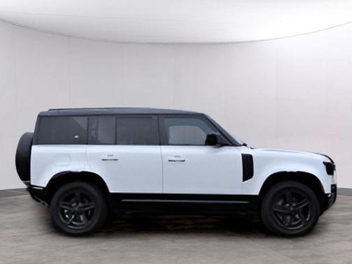 Fuji White 2024 Land Rover Defender P400 X-Dynamic SE