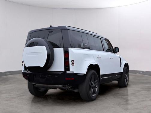 Fuji White 2024 Land Rover Defender P400 X-Dynamic SE