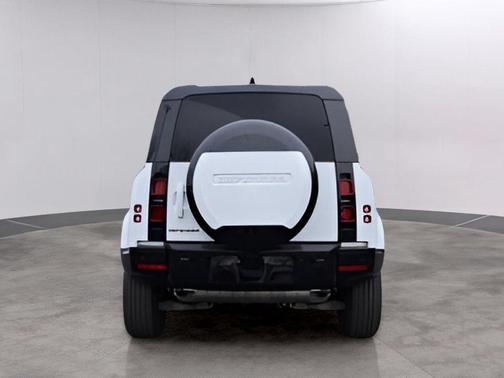 Fuji White 2024 Land Rover Defender P400 X-Dynamic SE