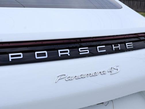 2018 Porsche Panamera 4S