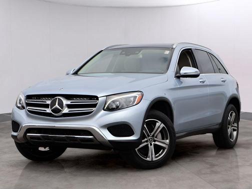 Diamond Silver Metallic 2018 Mercedes-Benz GLC 300 Base 4MATIC
