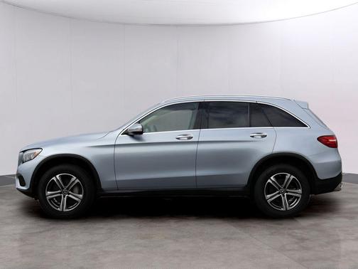Diamond Silver Metallic 2018 Mercedes-Benz GLC 300 Base 4MATIC