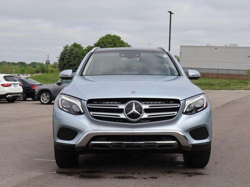 Diamond Silver Metallic 2018 Mercedes-Benz GLC 300 Base 4MATIC