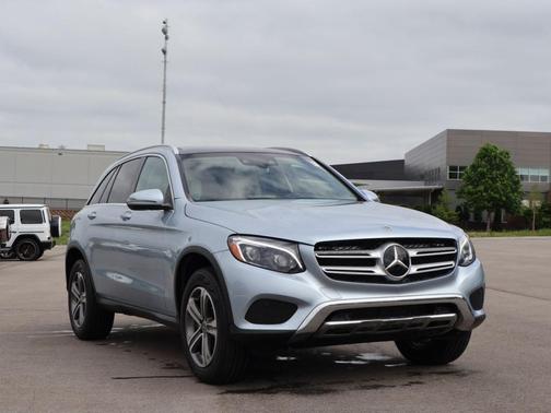 Diamond Silver Metallic 2018 Mercedes-Benz GLC 300 Base 4MATIC