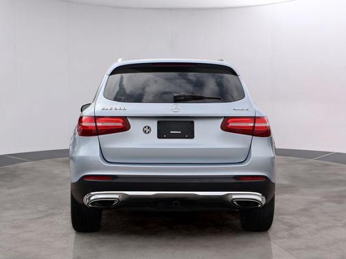 Diamond Silver Metallic 2018 Mercedes-Benz GLC 300 Base 4MATIC