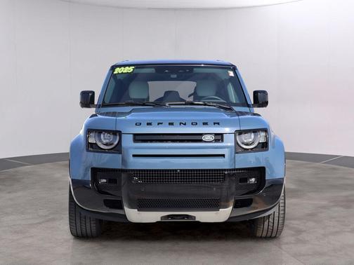 2025 Land Rover Defender P400 X-Dynamic SE