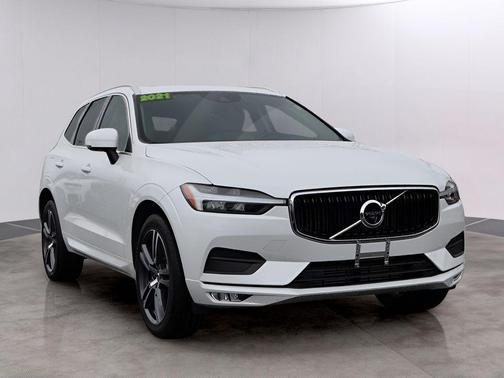 Crystal White 2021 Volvo XC60 T6 Momentum