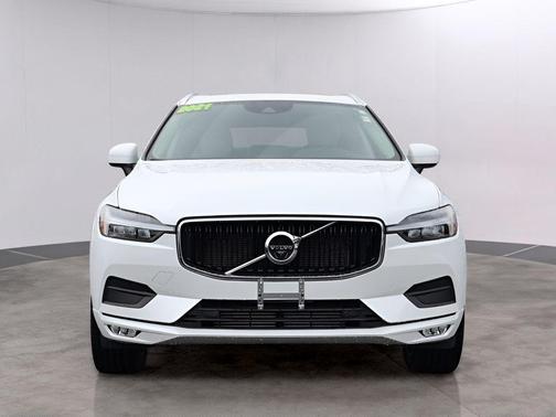 Crystal White 2021 Volvo XC60 T6 Momentum