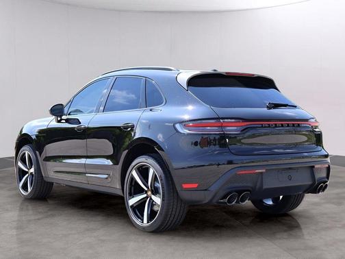 Jet Black Metallic 2025 Porsche Macan