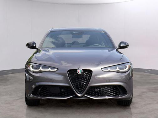 Vesuvio Gray Metallic 2026 Alfa Romeo Giulia Base