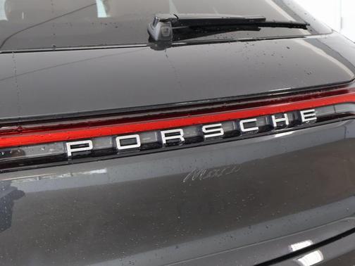 2021 Porsche Macan Base