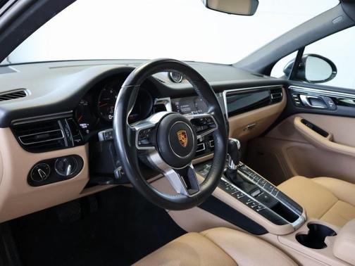 2021 Porsche Macan Base