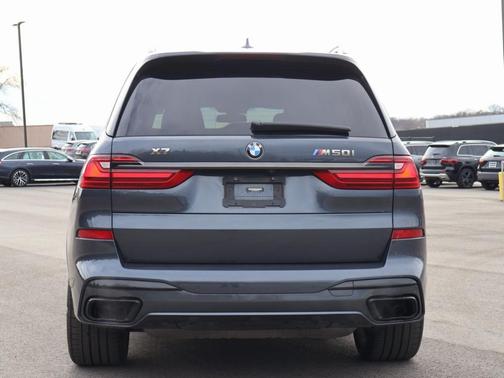 2022 BMW X7 M50i
