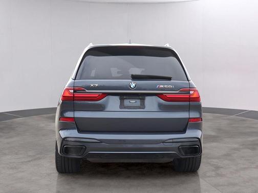 2022 BMW X7 M50i