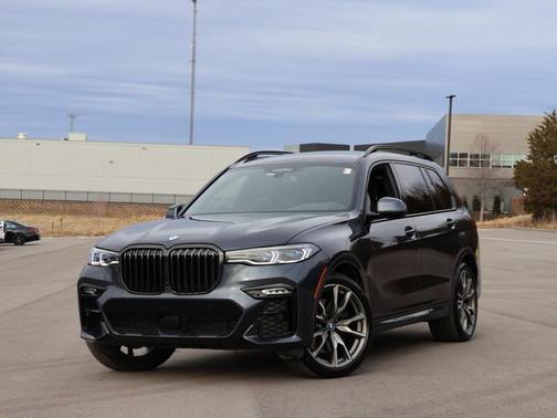 2022 BMW X7 M50i