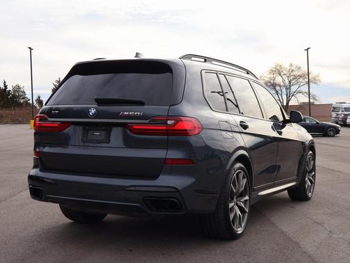 2022 BMW X7 M50i