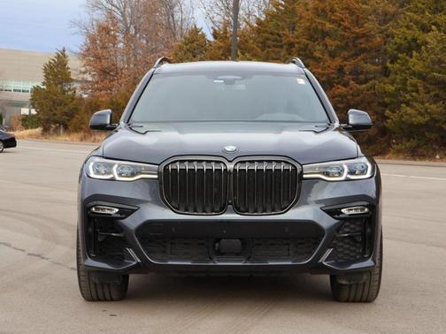 2022 BMW X7 M50i