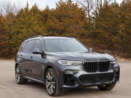 2022 BMW X7 M50i