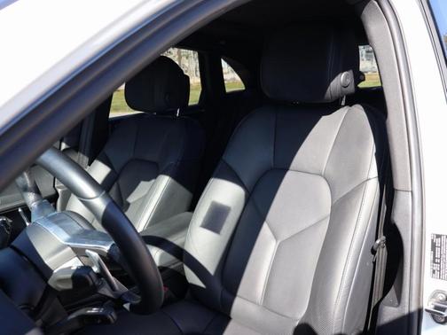 2020 Porsche Macan Base