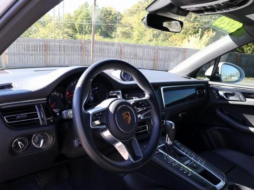 2020 Porsche Macan Base