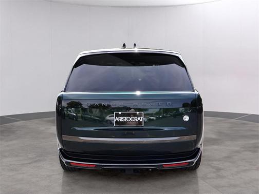 2025 Land Rover Range Rover P615 SV
