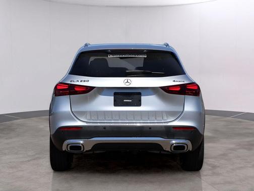 Cirrus Silver Metallic 2026 Mercedes-Benz GLA 250 Base 4MATIC