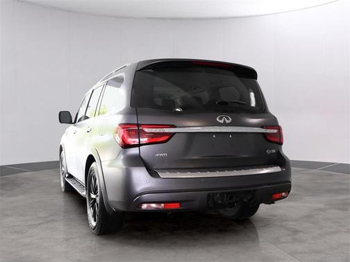 2022 INFINITI QX80 Luxe