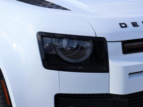 2024 Land Rover Defender P400 X-Dynamic SE