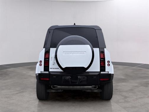 2024 Land Rover Defender P400 X-Dynamic SE