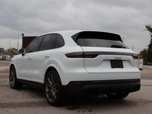 2022 Porsche Cayenne Platinum Edition