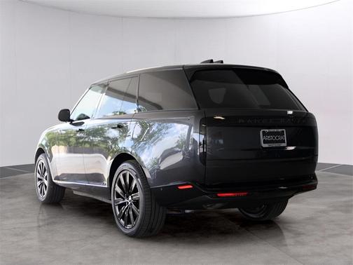 2025 Land Rover Range Rover P550e SE