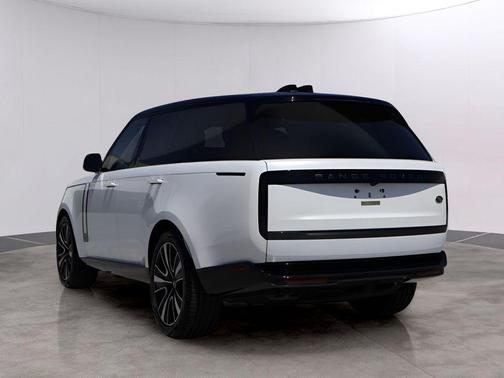Ostuni Pearl White 2023 Land Rover Range Rover P530 SE