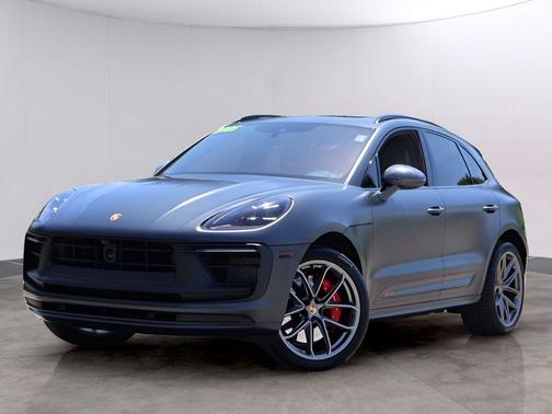 Volcano Grey Metallic 2025 Porsche Macan GTS