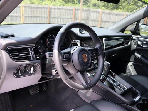 2023 Porsche Macan T
