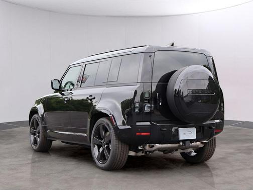 Santorini Black 2026 Land Rover Defender P400 X-Dynamic SE