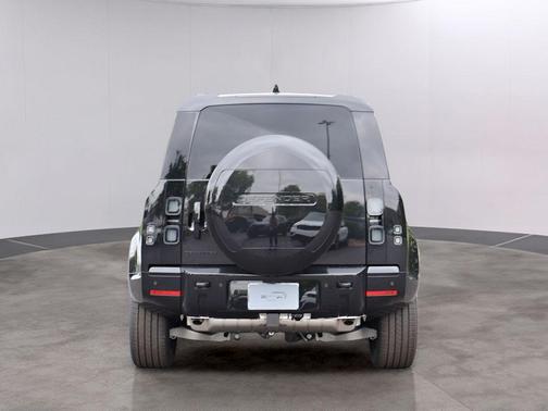 Santorini Black 2026 Land Rover Defender P400 X-Dynamic SE