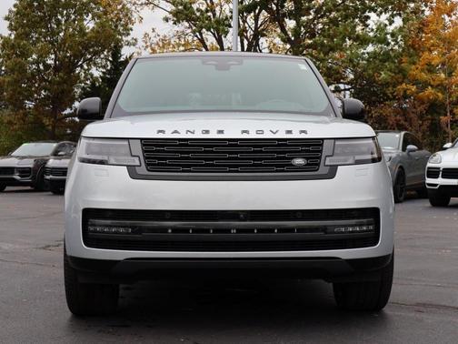 2025 Land Rover Range Rover P550e SE