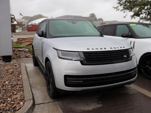 2025 Land Rover Range Rover P550e SE