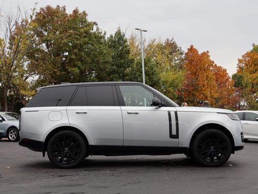 2025 Land Rover Range Rover P550e SE