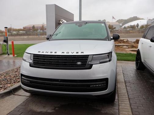 2025 Land Rover Range Rover P550e SE