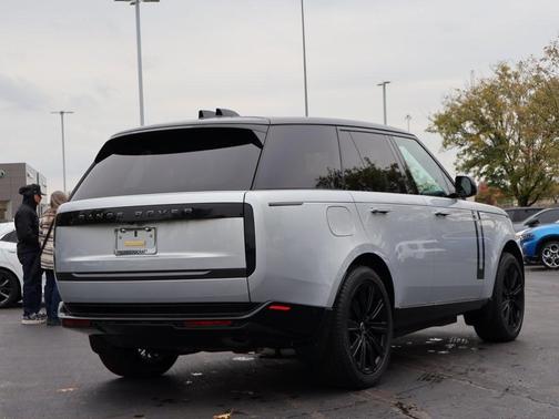 2025 Land Rover Range Rover P550e SE