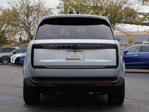 2025 Land Rover Range Rover P550e SE