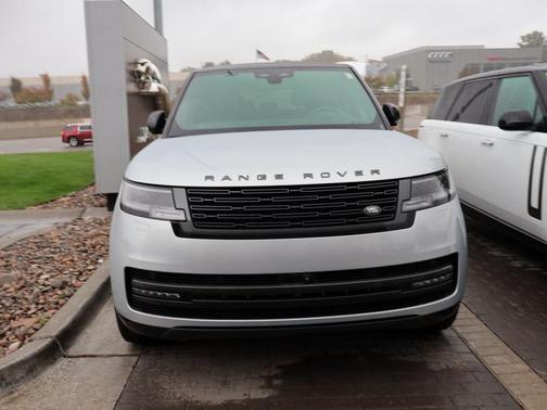 2025 Land Rover Range Rover P550e SE