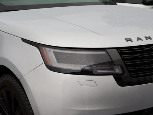 2025 Land Rover Range Rover P550e SE