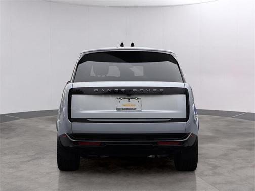 2025 Land Rover Range Rover P550e SE